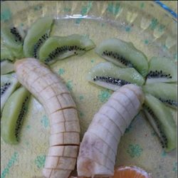 Tartar de salmón y melocotón con crema de esparrago blanco