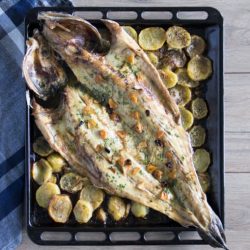 Corvina al horno con patatas