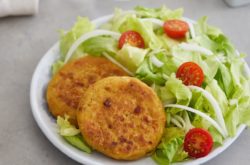 Ensalada de aguacate con aliño tropical